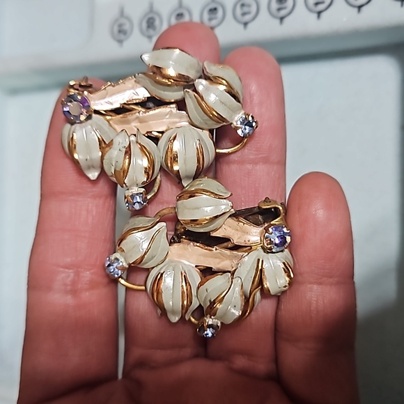 Vintage Made in Austria Clip Earrings - Picture 2 of 9